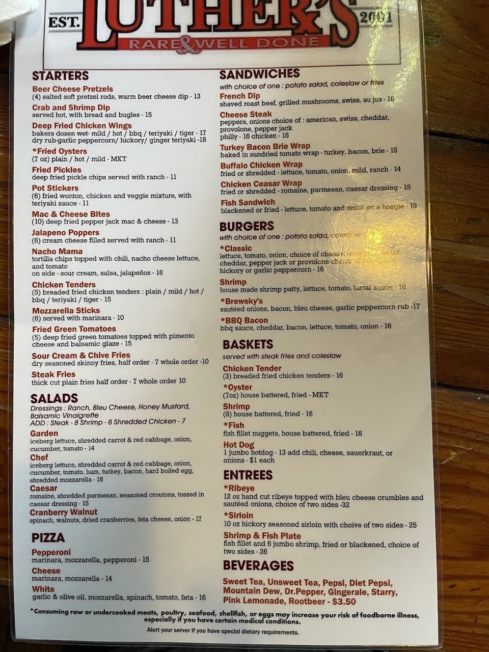 Bar menu featuring starters and pizza.